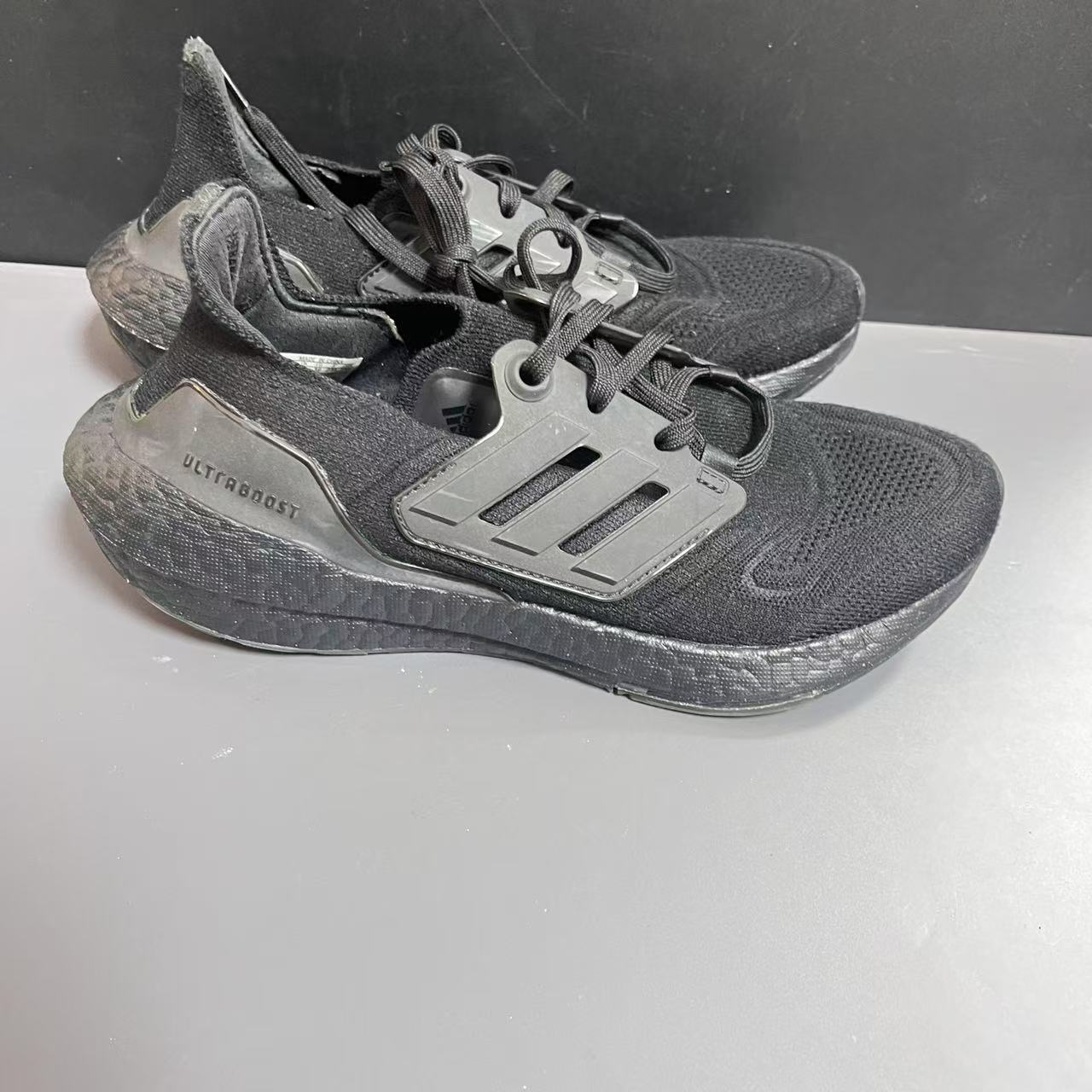 38码 低帮 黑色 跑鞋