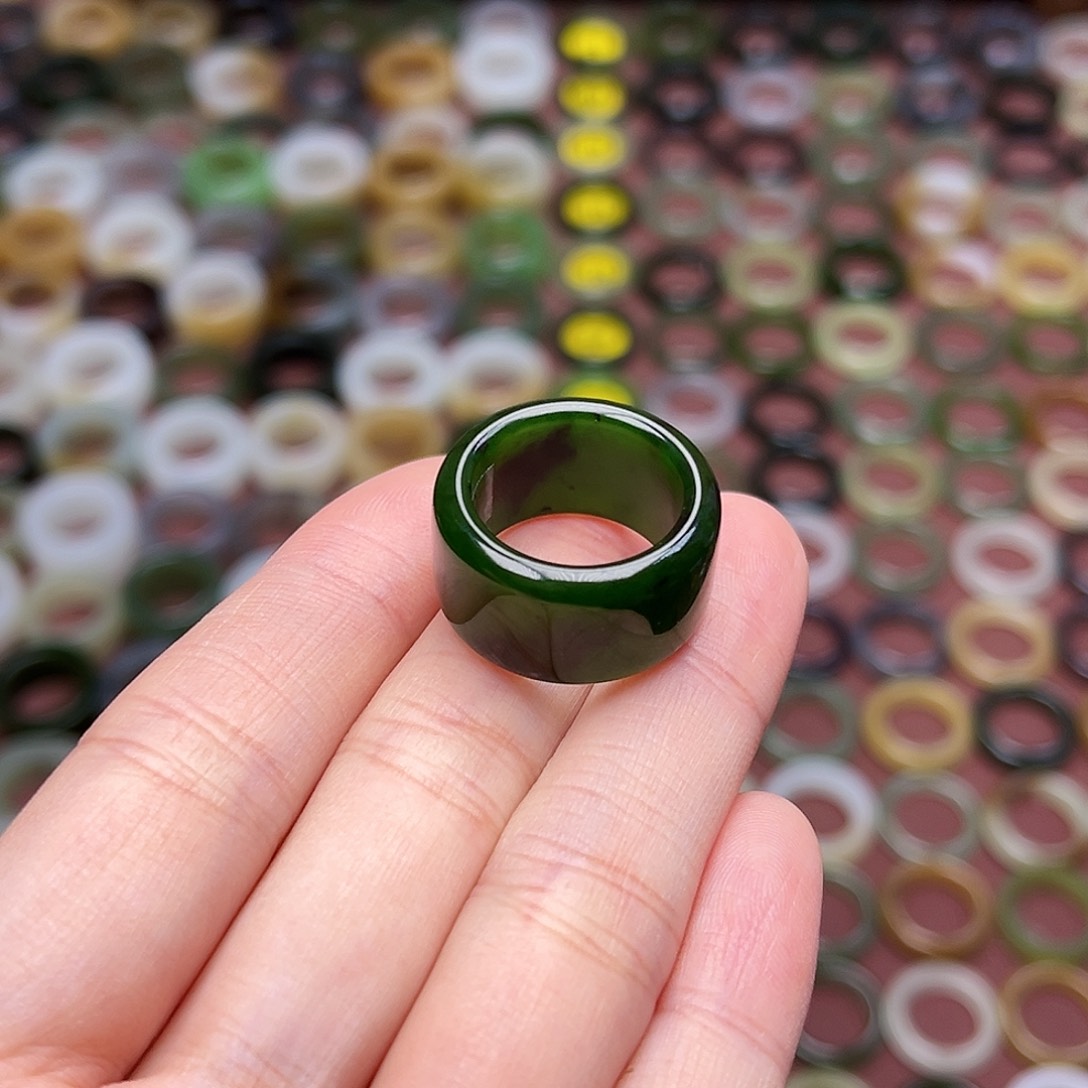 和田玉戒指未镶嵌16.4聚红皮