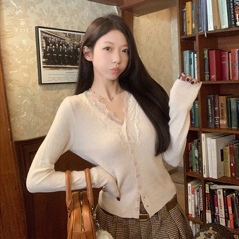 温柔风蕾丝拼接杏色v领针织开衫女早秋季超好看内搭修身针织上衣