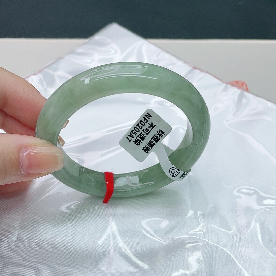 翡翠手镯未镶嵌正55.5