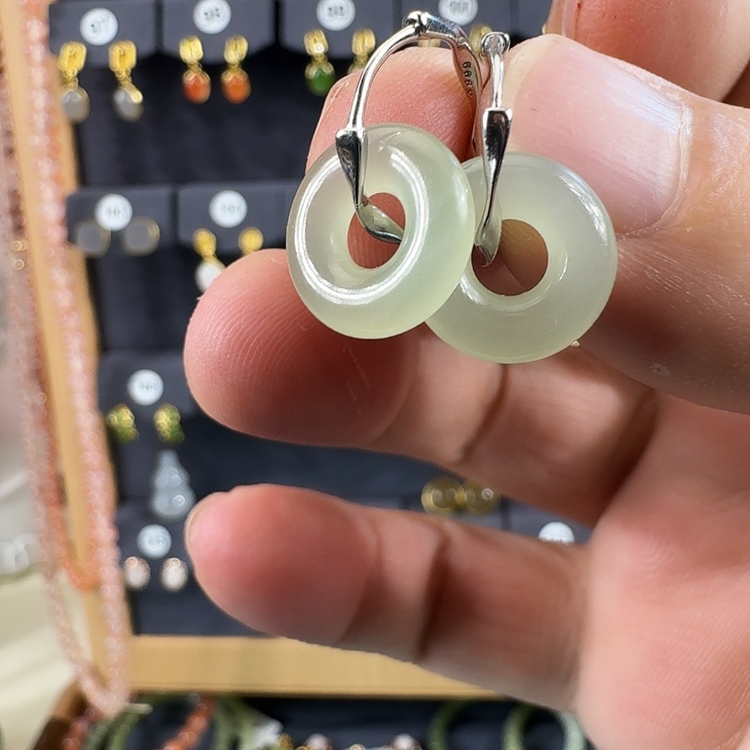 乂***㱛和田玉足银镶嵌耳饰