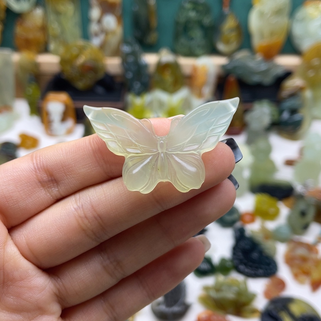 蛇纹石玉颈饰未镶嵌