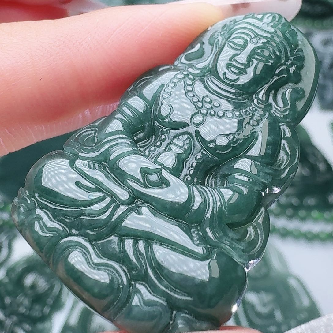 翡翠未镶嵌颈饰天然的A货翡翠多样性发其一 