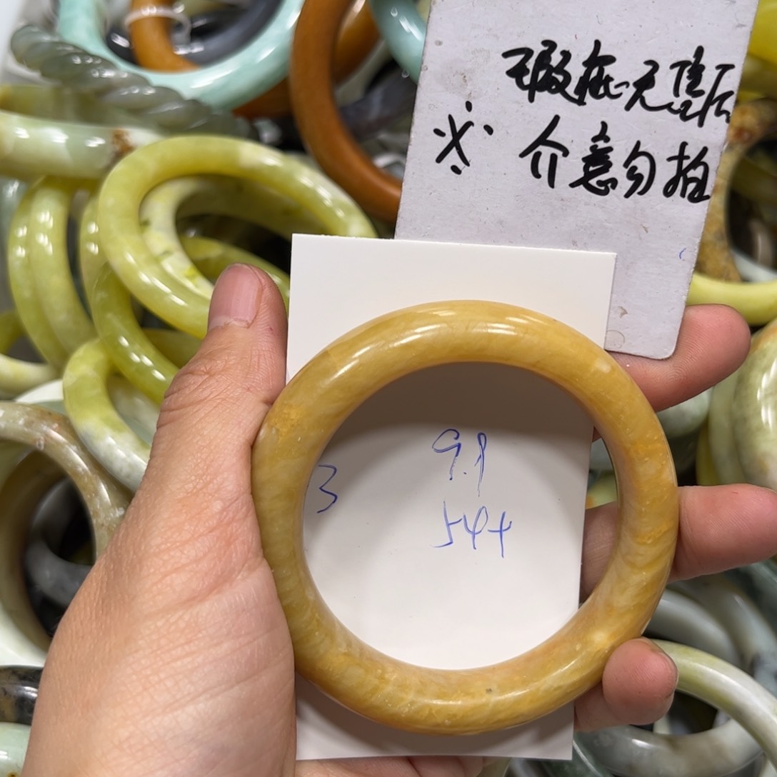 蛇纹石玉手镯未镶嵌穷****.