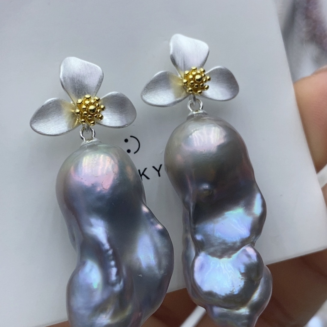 非金属非金属灰巴三瓣花耳钉