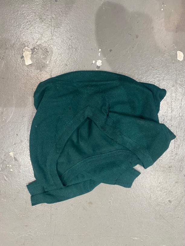 V领绿色毛衣（次品）果梓01