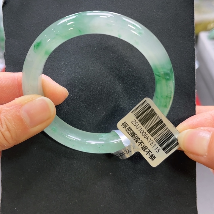 给***子石英质玉（非洲翠）未镶嵌手镯➕小玥54