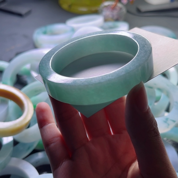 吃***！定制翡翠未镶嵌不退不换