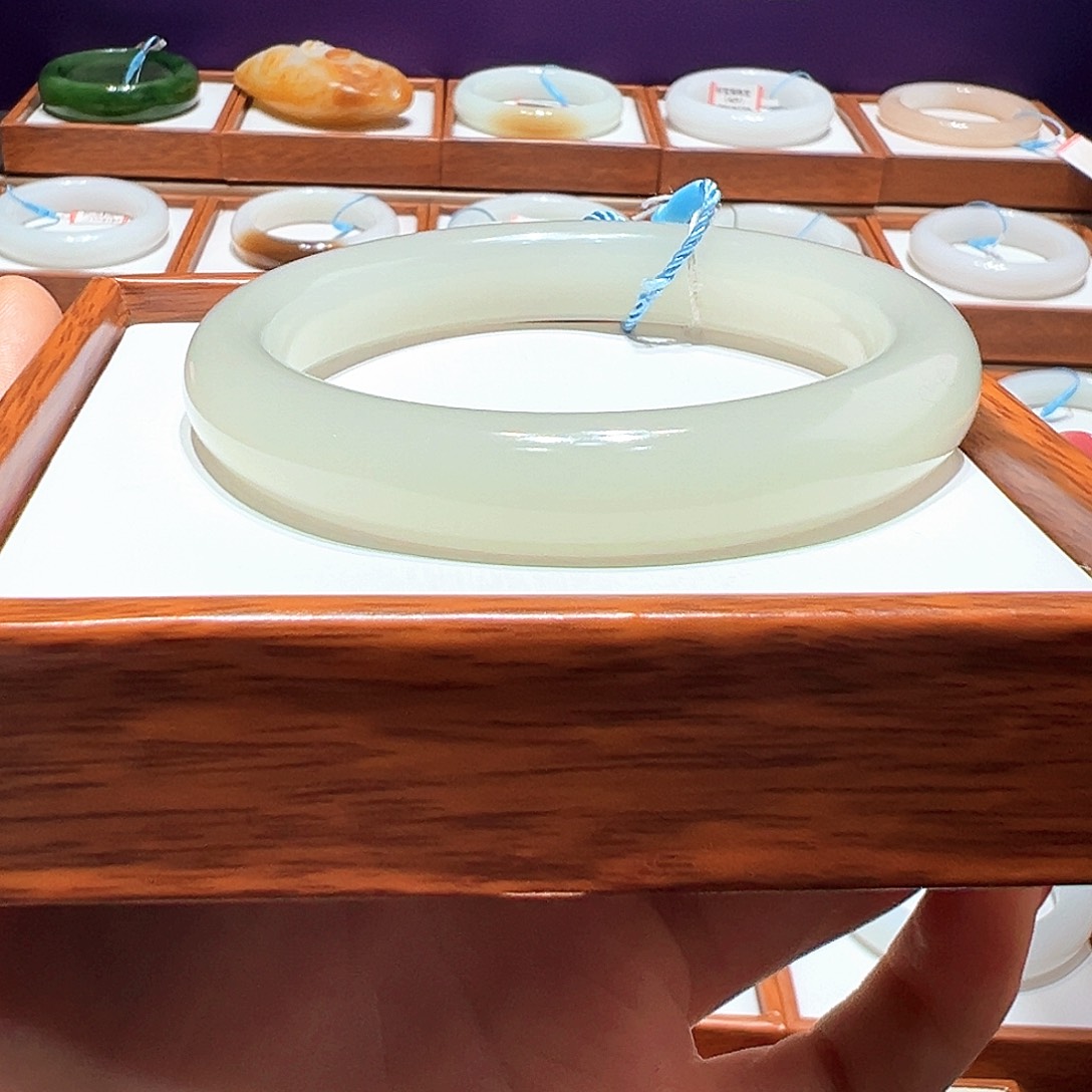 和田玉手镯未镶嵌59 60