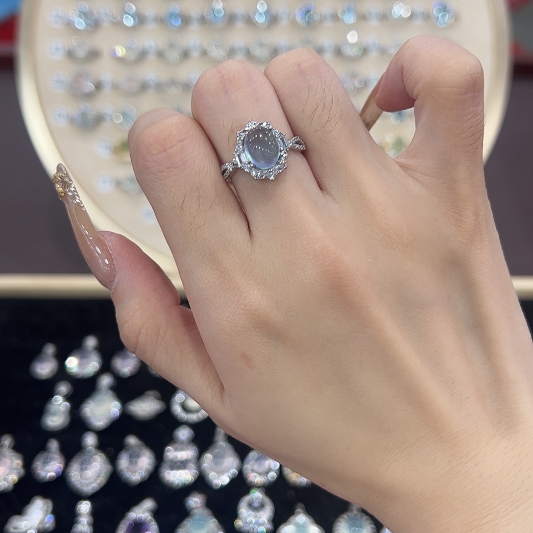 与***一银S925镶嵌戒圈海蓝宝石