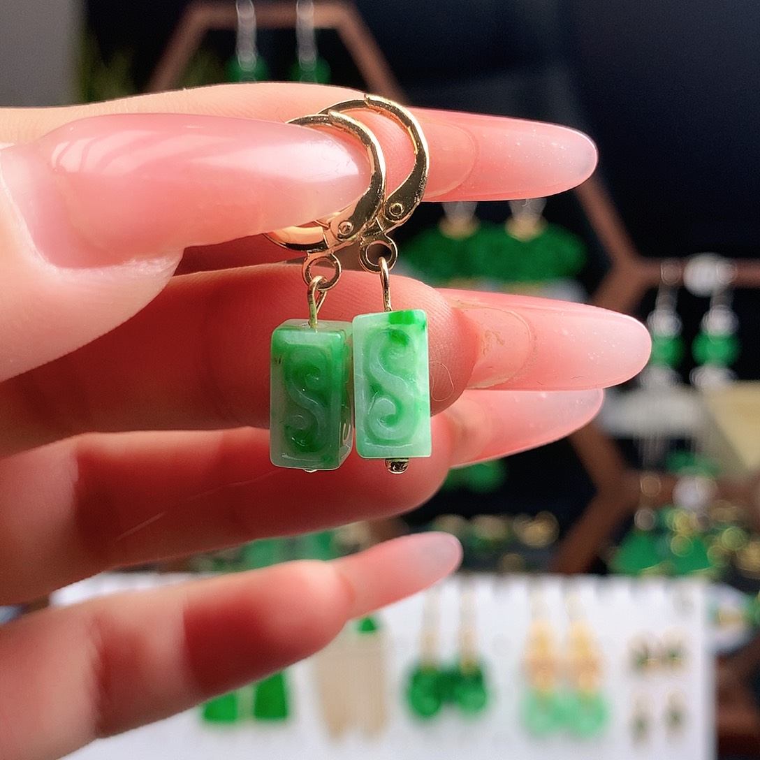 翡翠耳饰未镶嵌耳饰