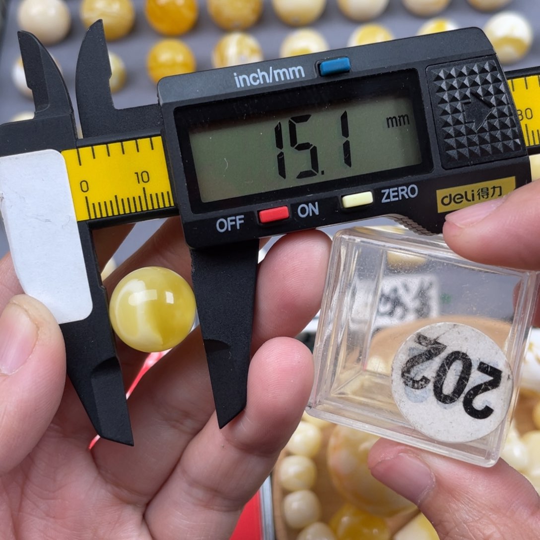 蜜蜡珠宝奇石未镶嵌