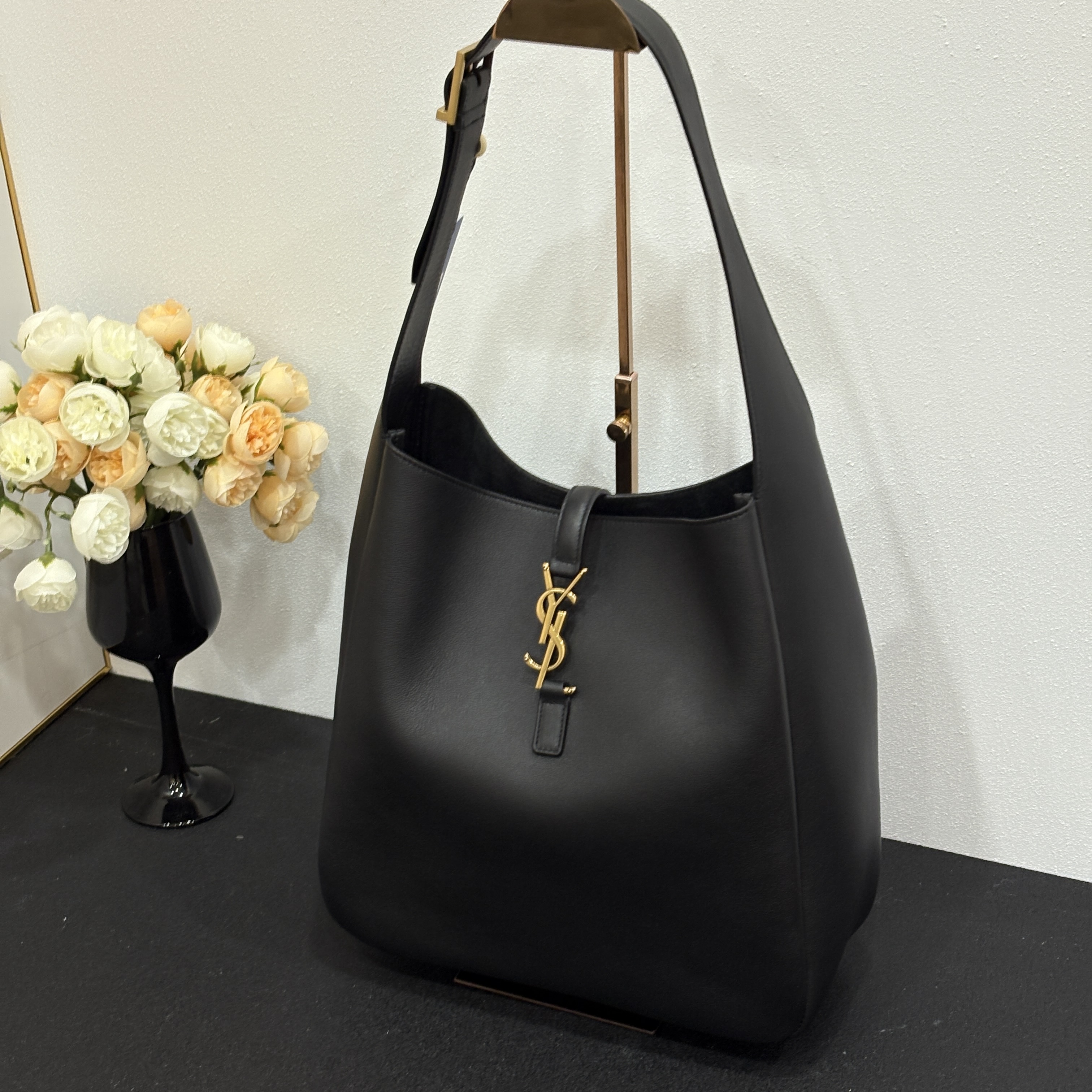 未使用 YSL/圣罗兰 壹所奢品/YSL hobo水桶 大号 黑金 元旦