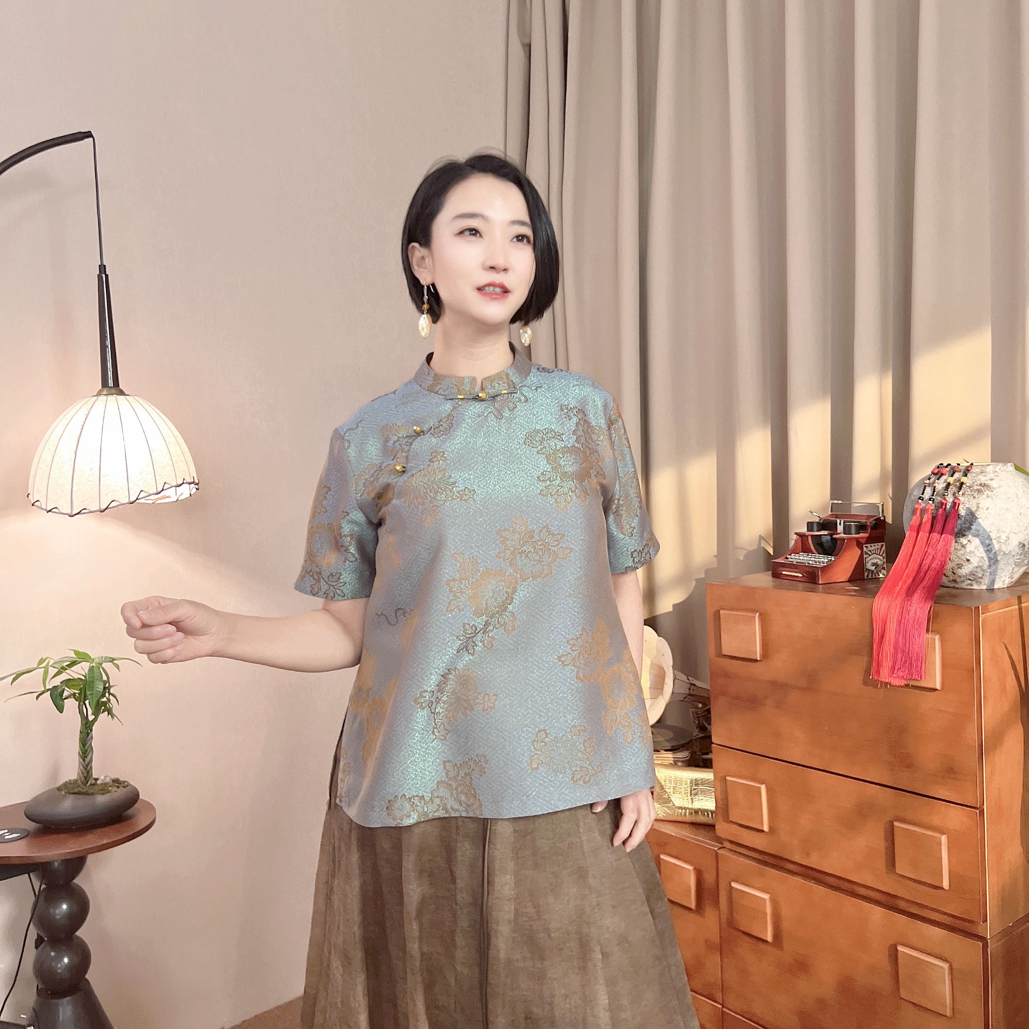 多元国风 高级罗万字纹牡丹镶金桑蚕丝短袖立领衬衫上衣MT90044