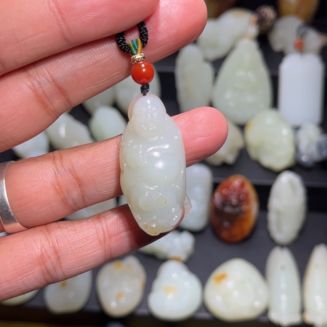 和田玉颈饰未镶嵌溜**达