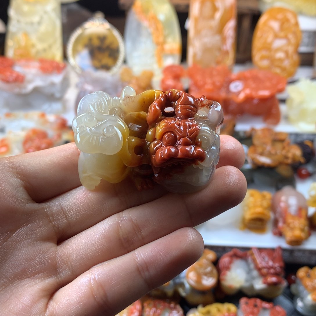 石英质玉（黄龙玉）挂件未镶嵌