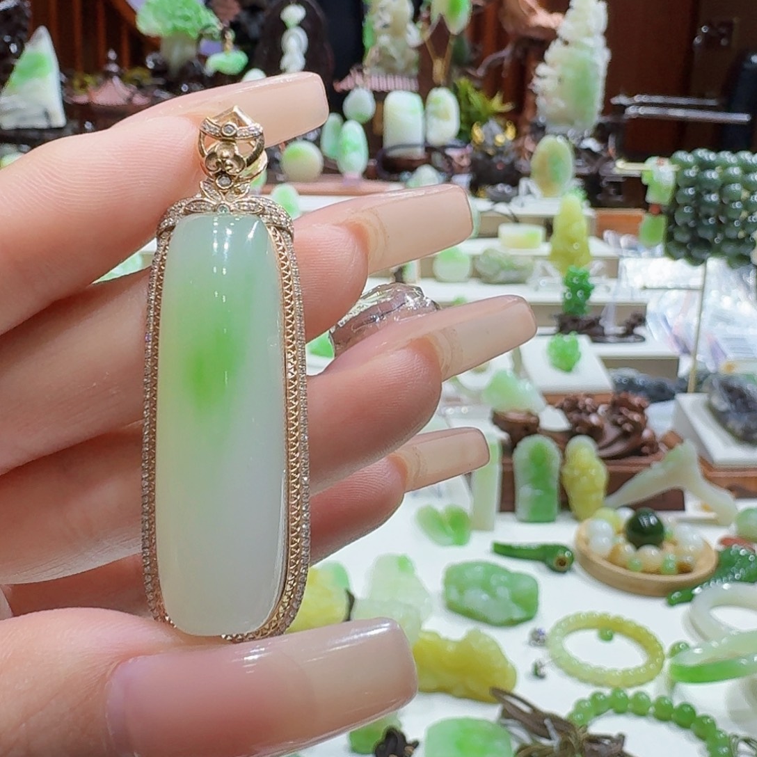 和田玉（翠青玉）18K金镶嵌挂件翠青