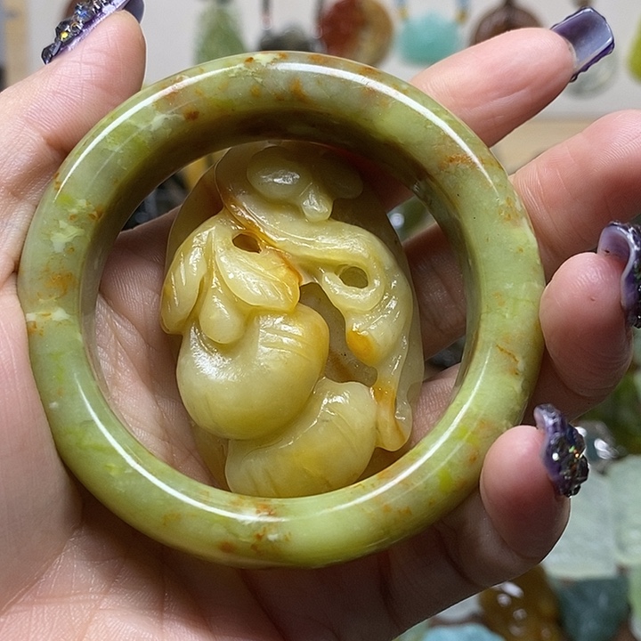 蛇纹石玉手镯未镶嵌