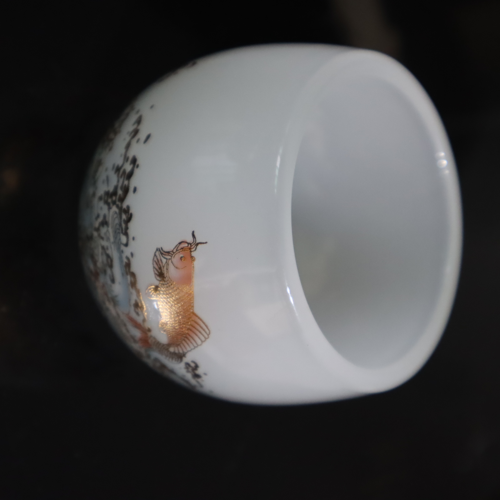 冰种白琉璃龙鱼出海品茗杯主人杯高档