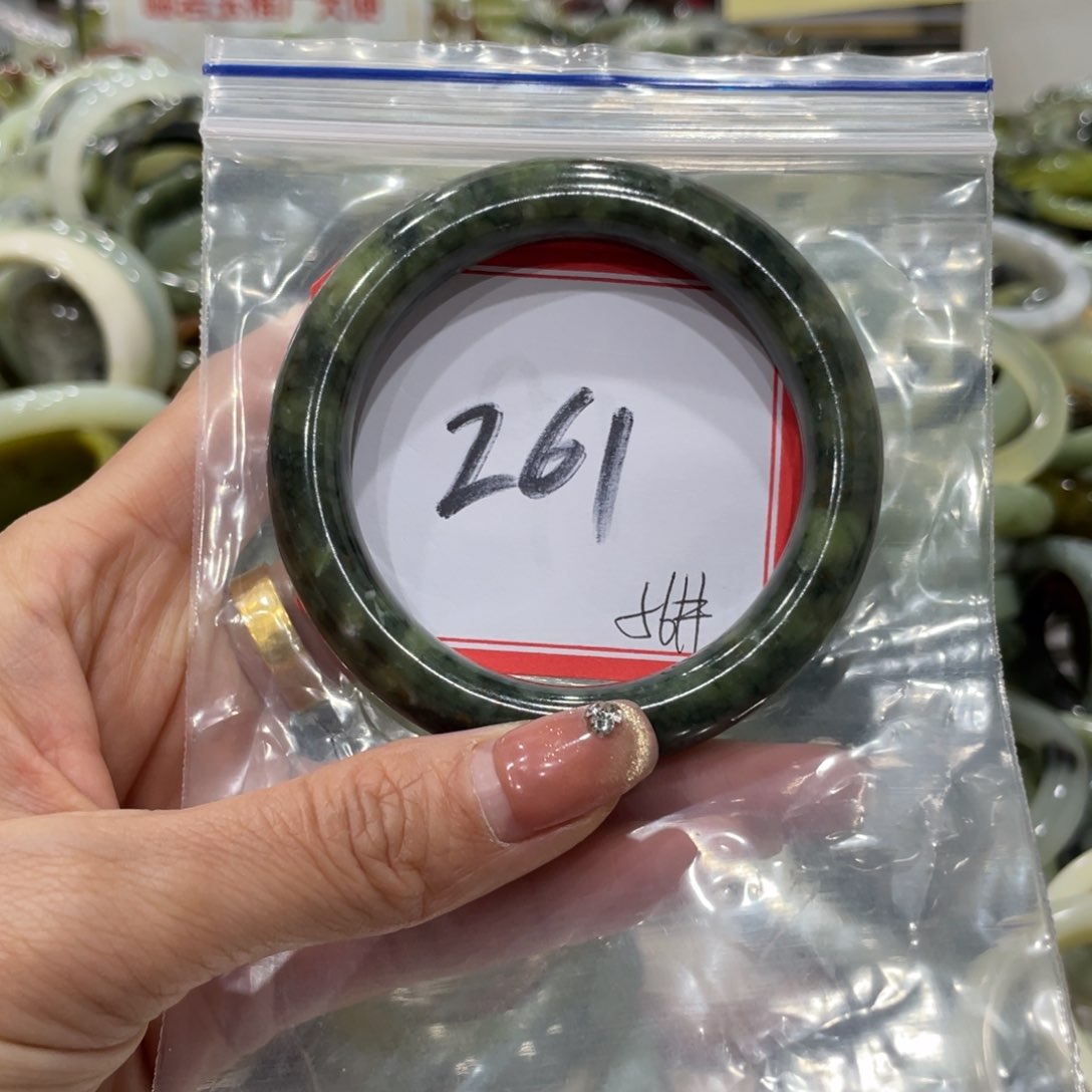 蛇纹石玉手镯未镶嵌