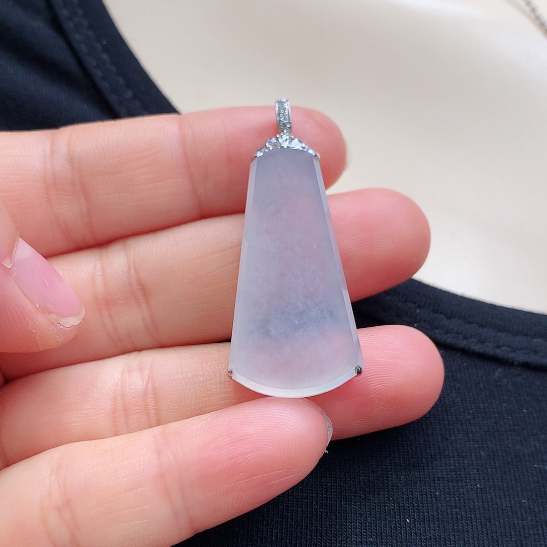 翡翠颈饰18K金镶嵌无事牌