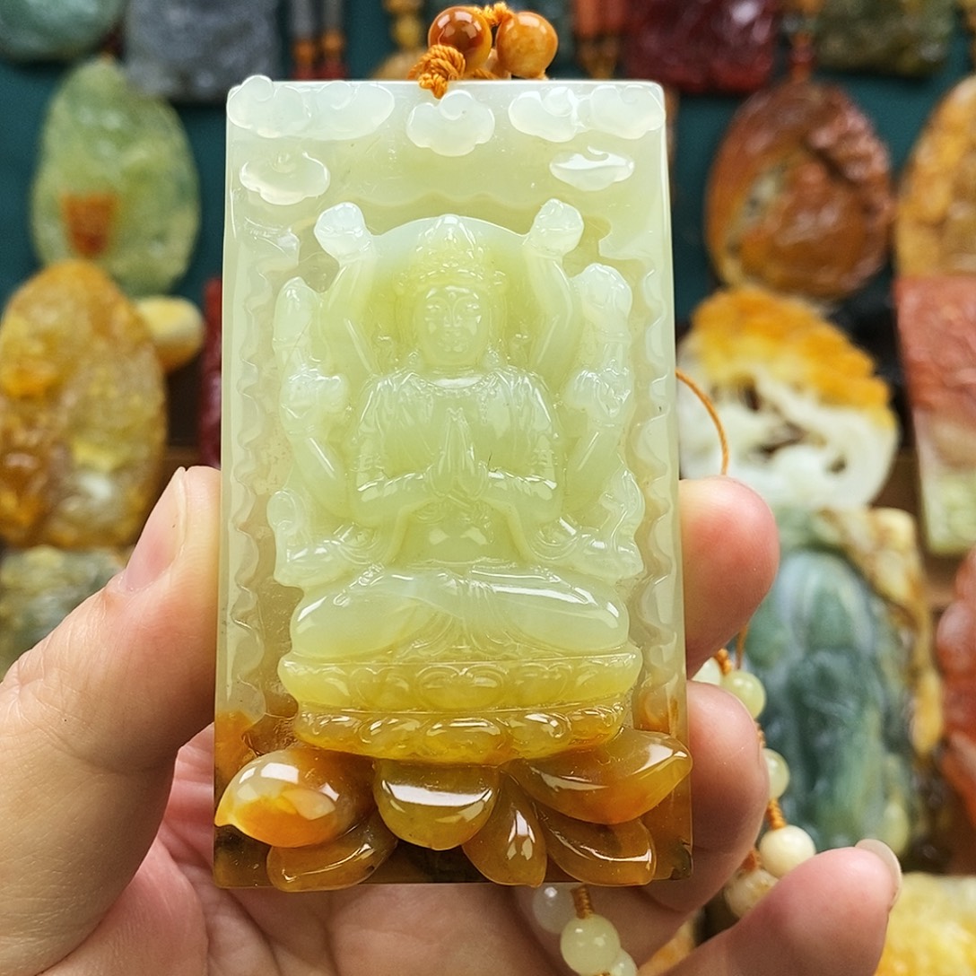 蛇纹石玉未镶嵌颈饰千手观音