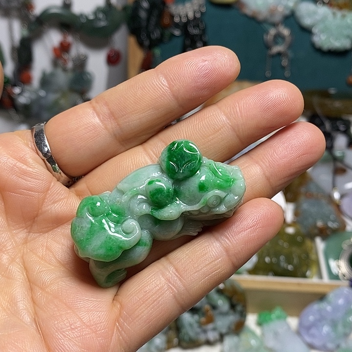 翡翠未镶嵌吊坠(赠链)