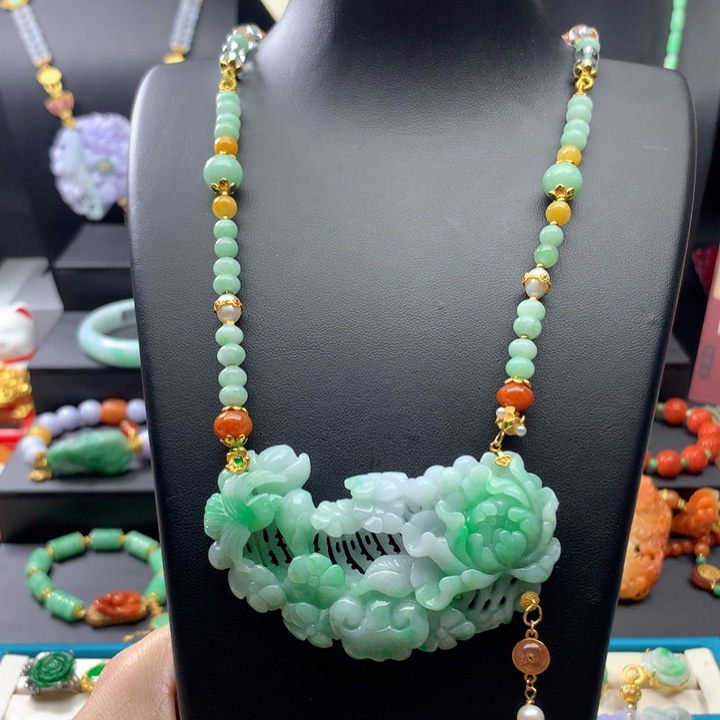 翡翠颈饰未镶嵌翡翠花牌