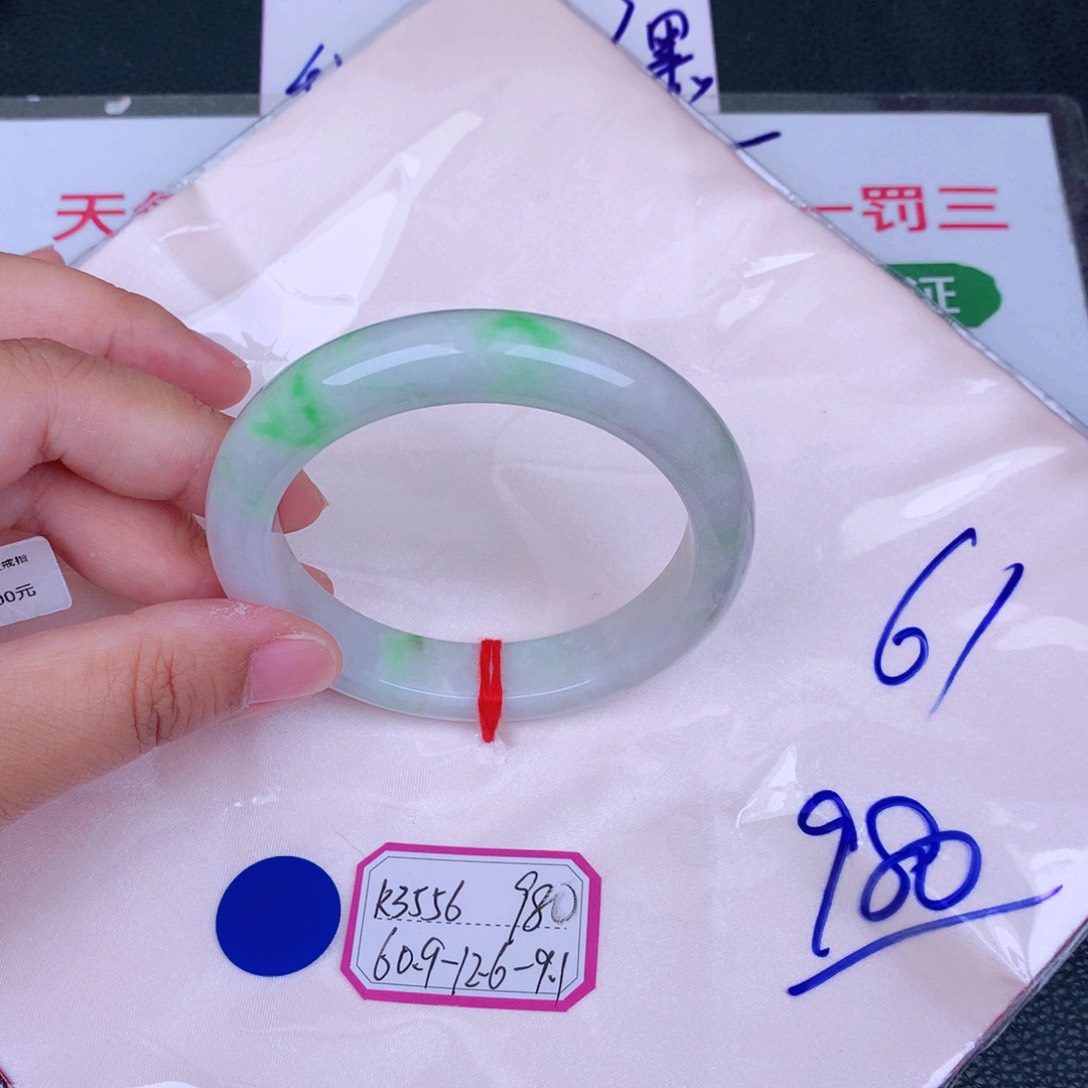 翡翠手镯未镶嵌缅甸翡翠