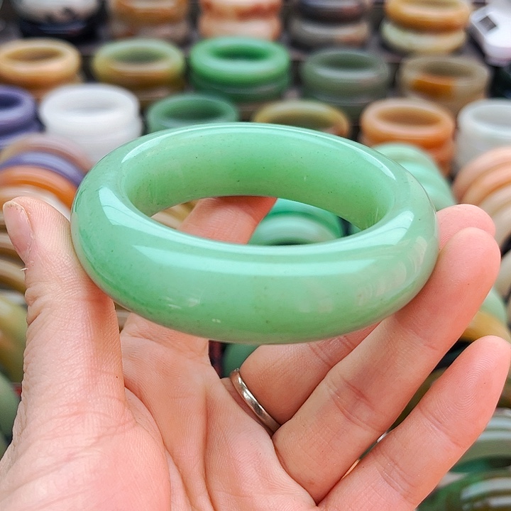 未镶嵌手镯（圆镯）石英质玉