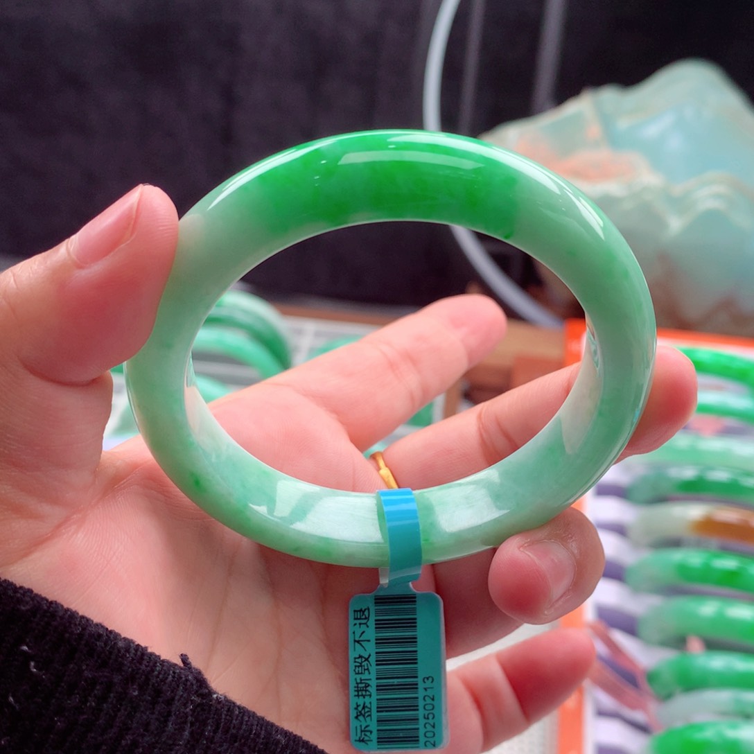 翡翠手镯未镶嵌.*.翡翠