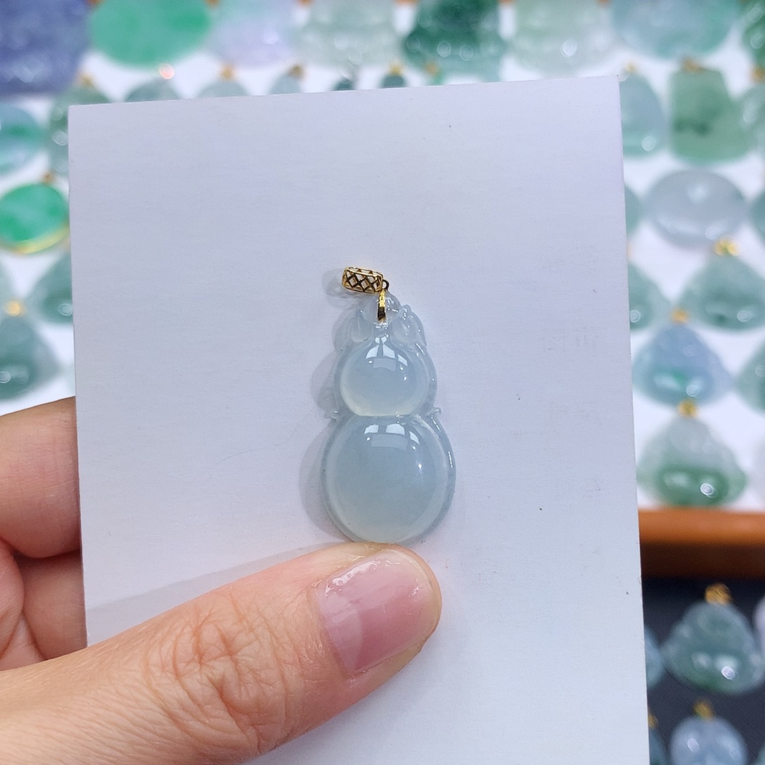 翡翠18K金镶嵌颈饰翡翠吊坠