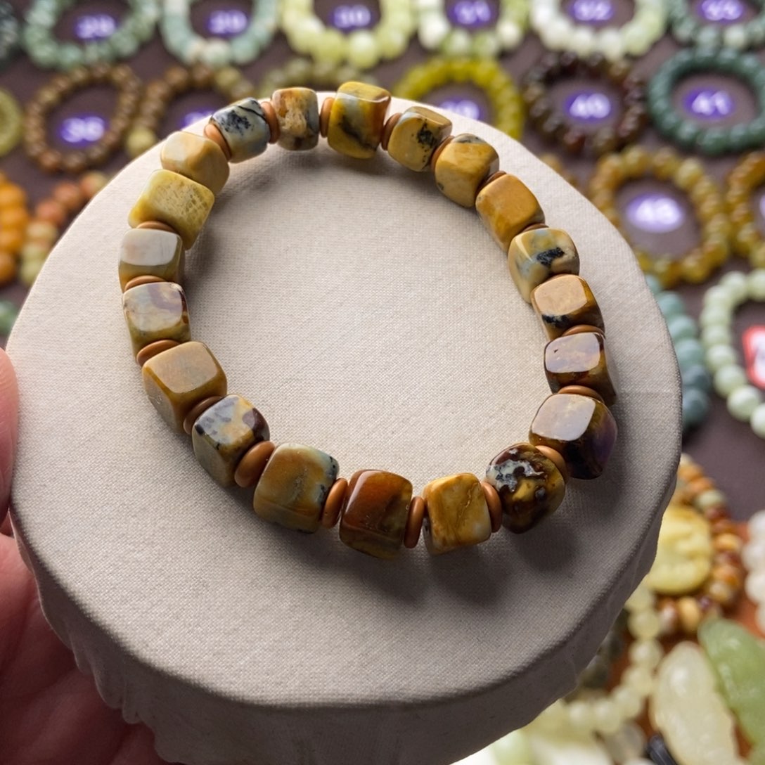 蛇纹石玉手串未镶嵌