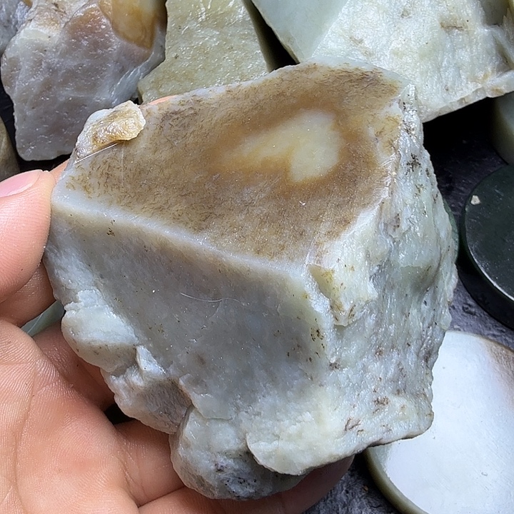 和田玉（糖玉）未镶嵌珠宝奇石