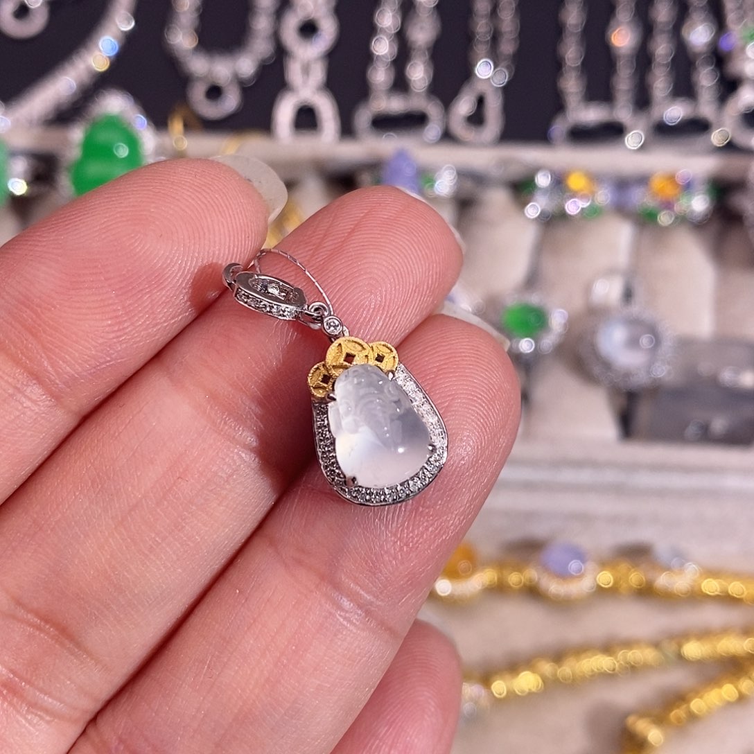 翡翠18K金镶嵌颈饰