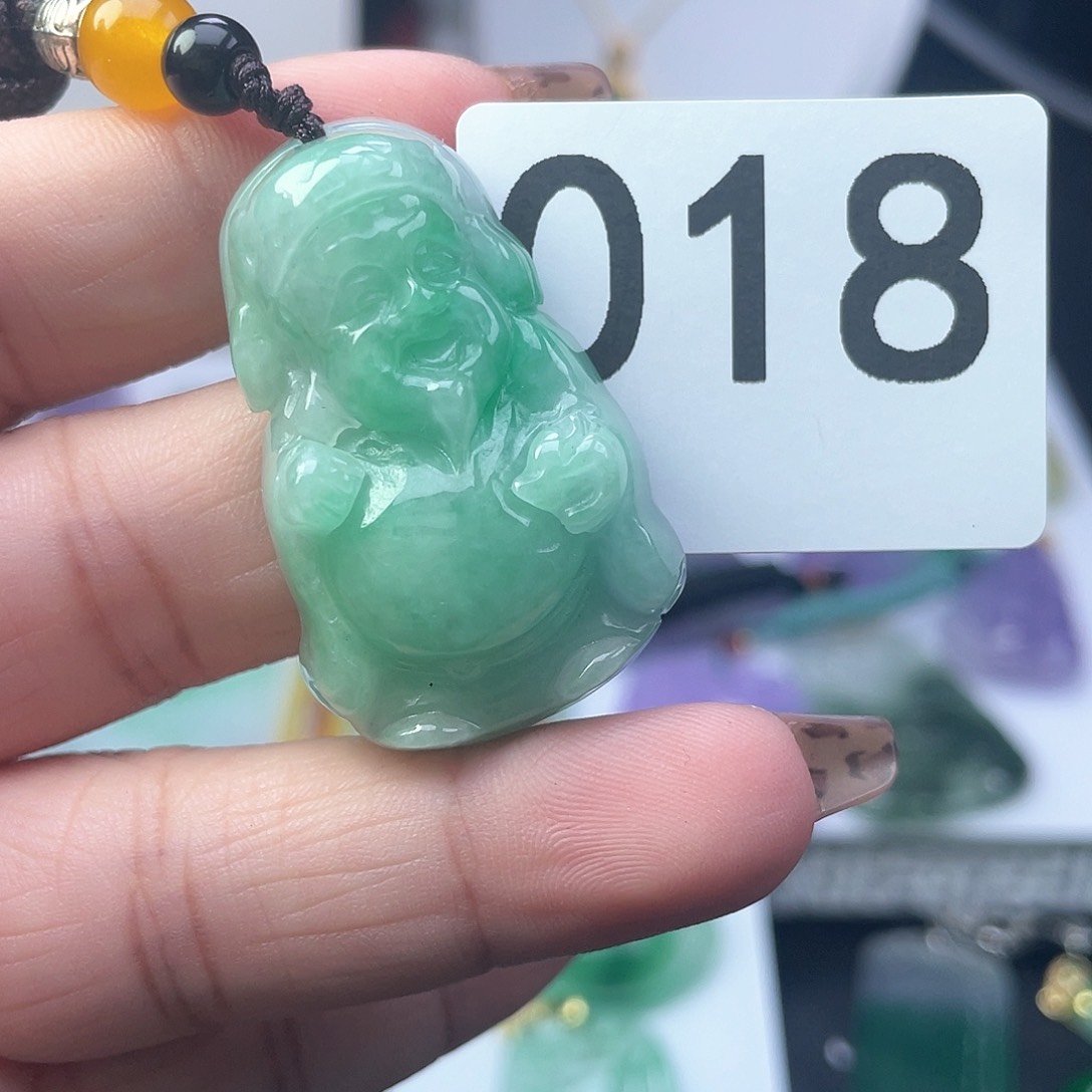 翡翠吊坠(赠链)未镶嵌