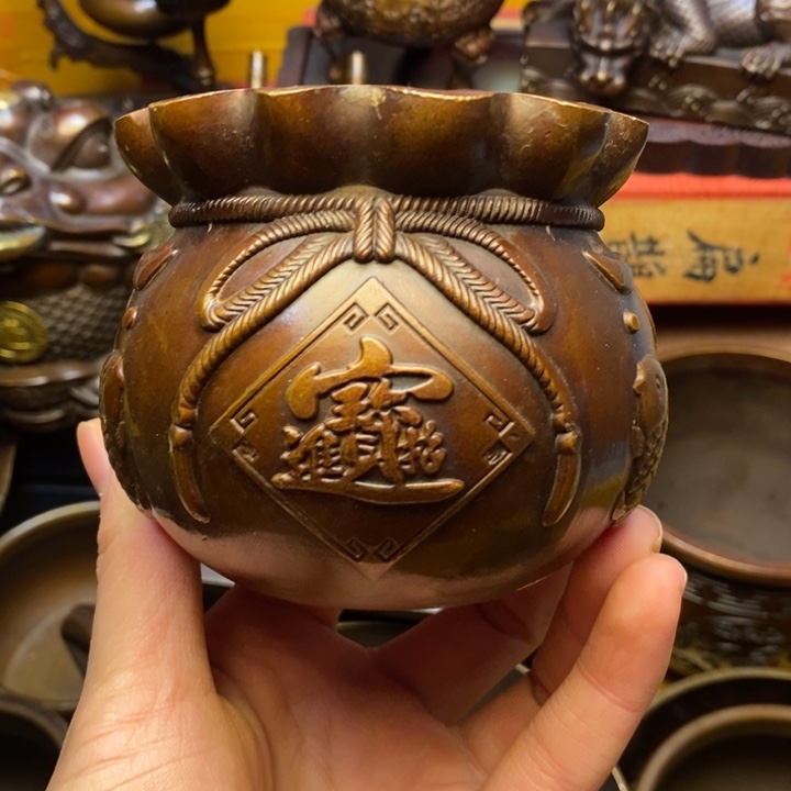 铜器摆件做工精良