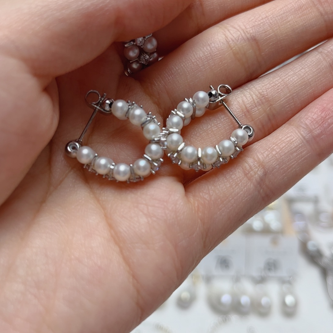 草***爱未镶嵌淡水珍珠颈饰