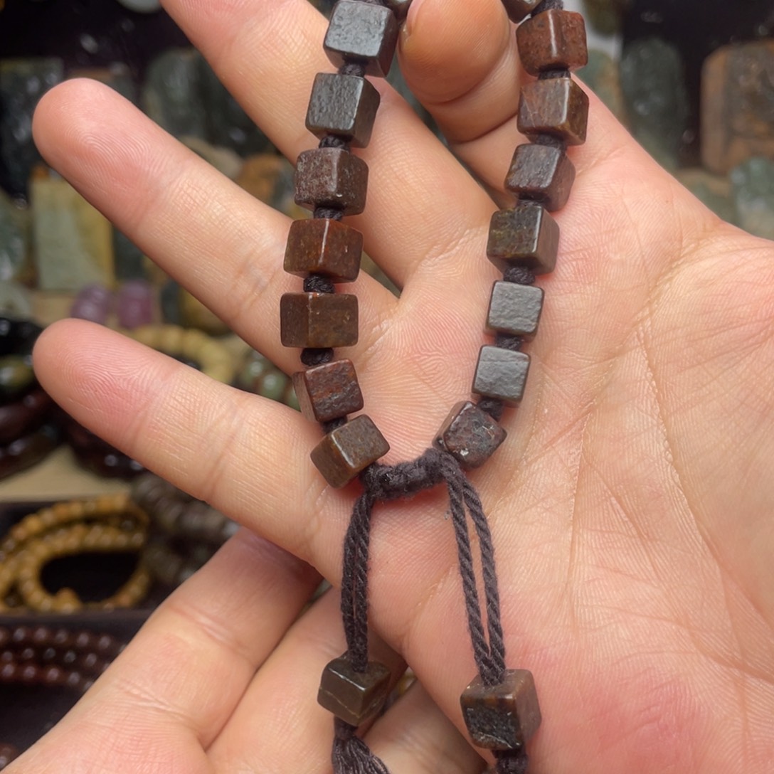 岫岩河磨玉（透闪石质玉）未镶嵌颈饰卡9