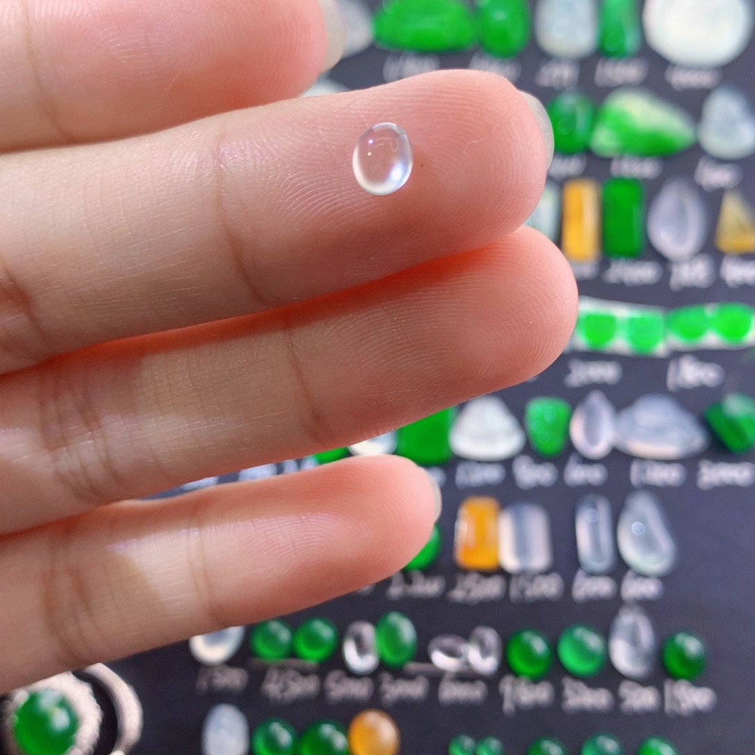 翡翠未镶嵌颈饰钢蛋