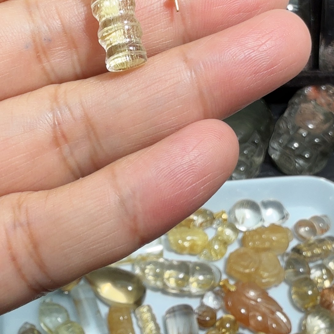 杨***姐水晶颈饰未镶嵌水晶