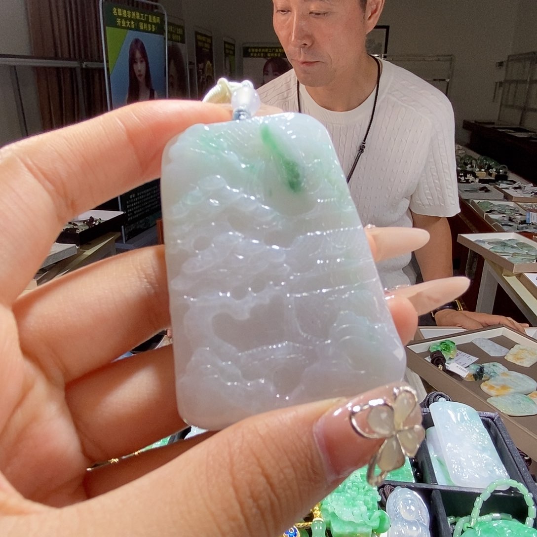 翡翠未镶嵌颈饰多样性