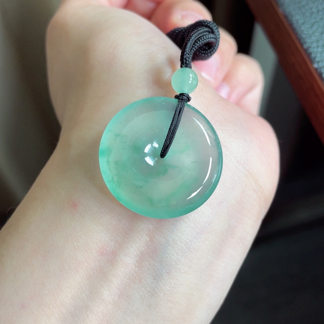 翡翠颈饰未镶嵌雨扣子