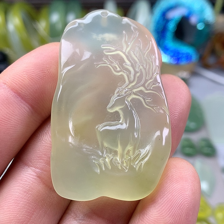 蛇纹石玉挂坠未镶嵌