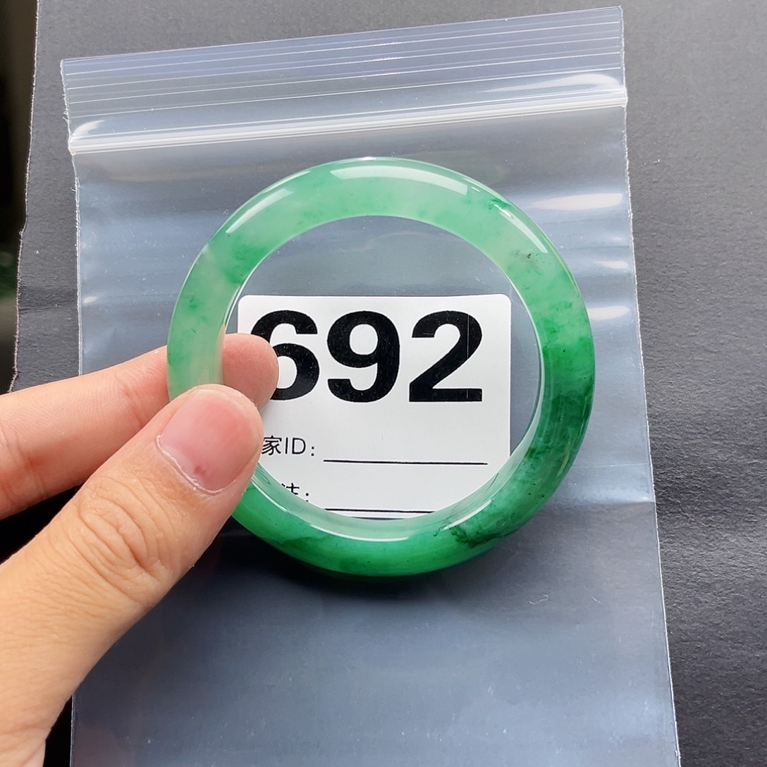 未镶嵌手镯石英质玉（非洲翠）692圈口53