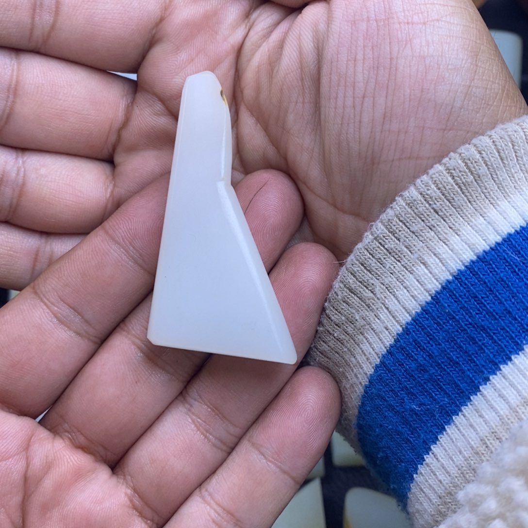 平***路定制和田玉未镶嵌挂件