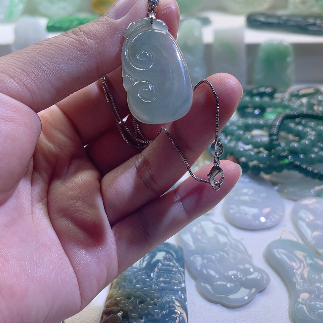 翡翠颈饰未镶嵌翡翠