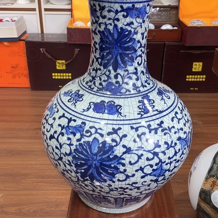 摆件一**求复古缠枝莲尚瓶子