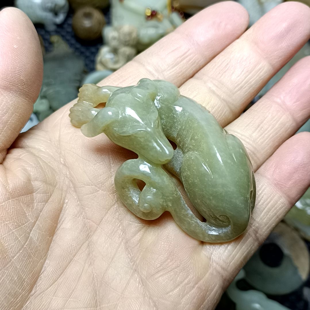 和田玉颈饰未镶嵌