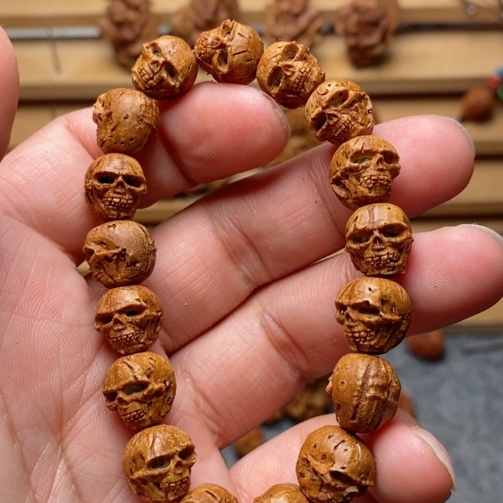 桃核雕刻骷髅手串